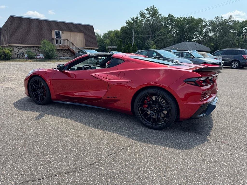 Used 2024 Chevrolet Corvette Z06 RWD image 8