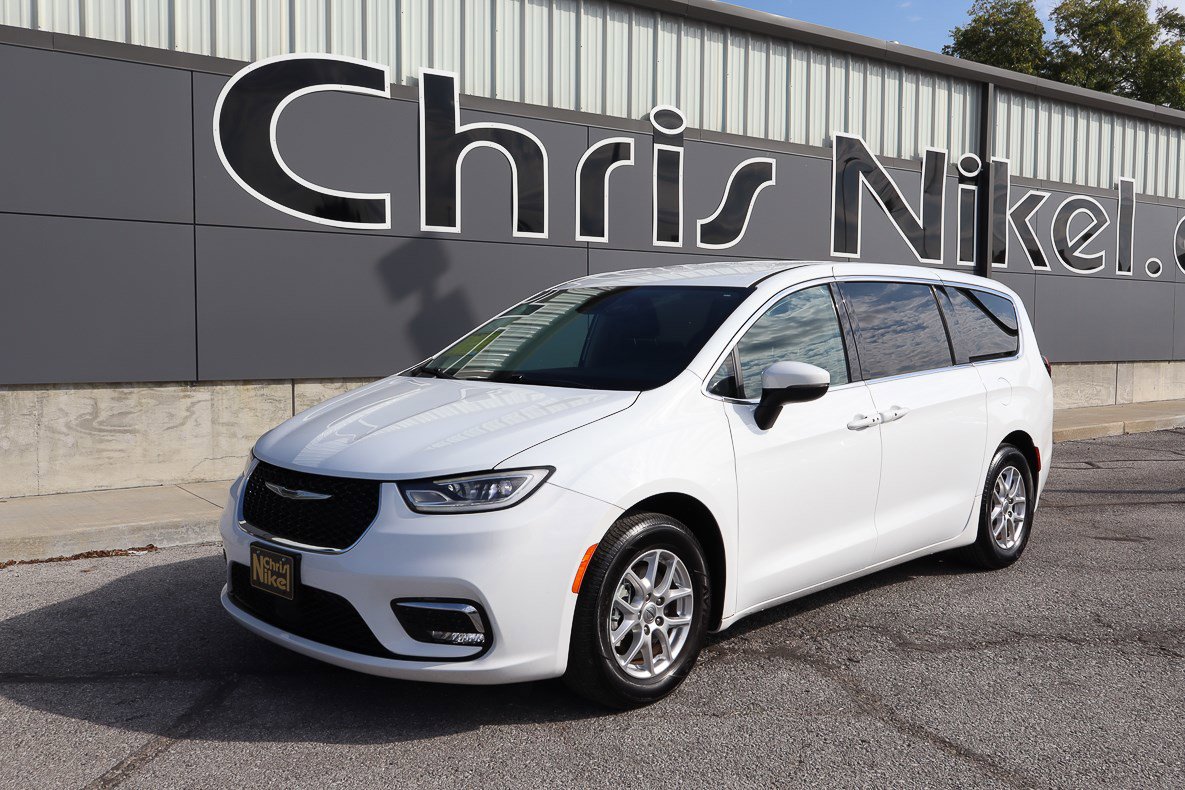 Used 2023 Chrysler Pacifica Touring-L