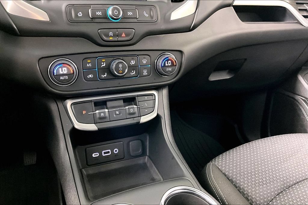 Used 2024 GMC Terrain SLE w/ Driver Convenience Package FWD image 8