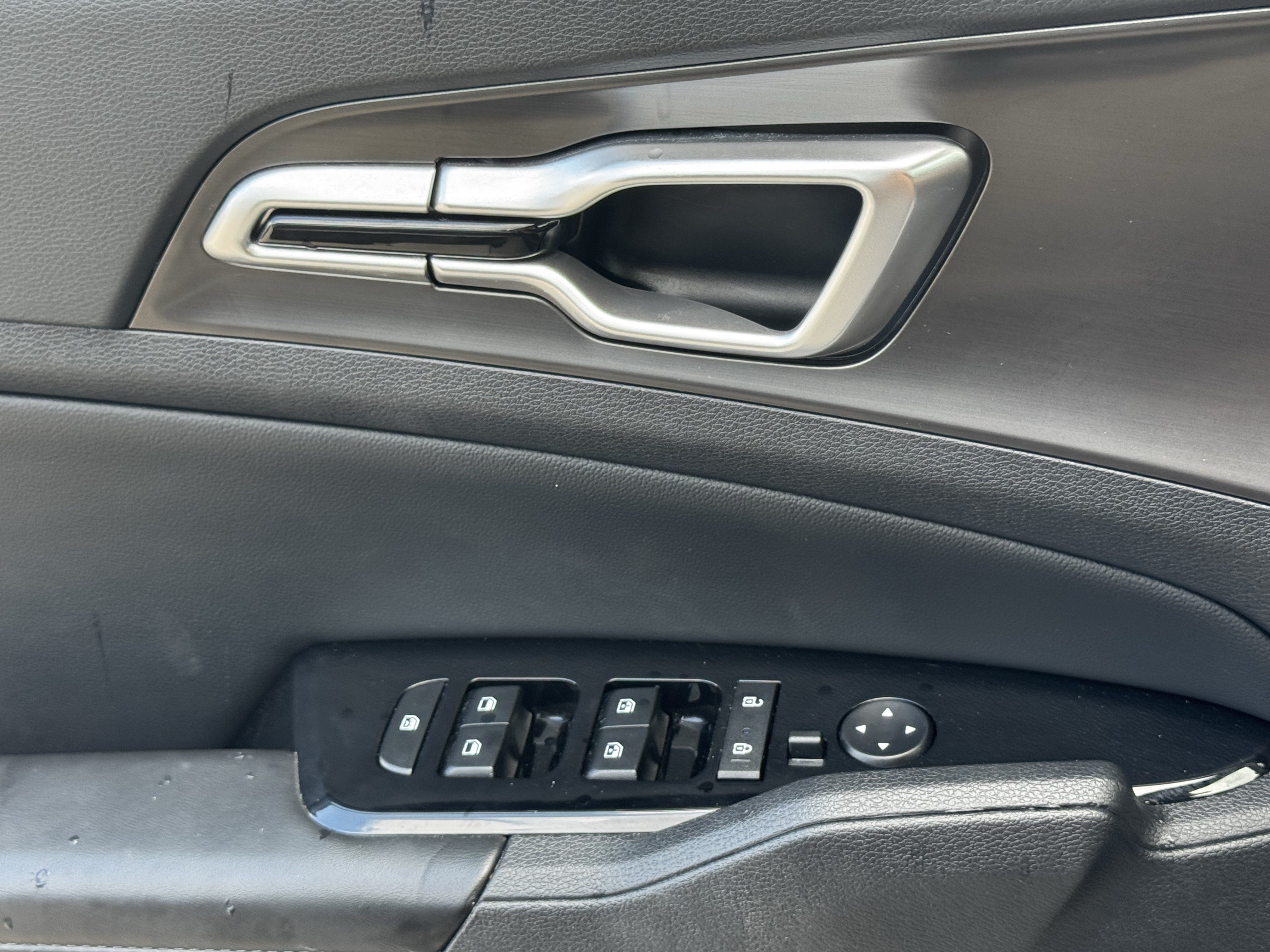 Used 2025 Kia Sportage EX FWD image 22