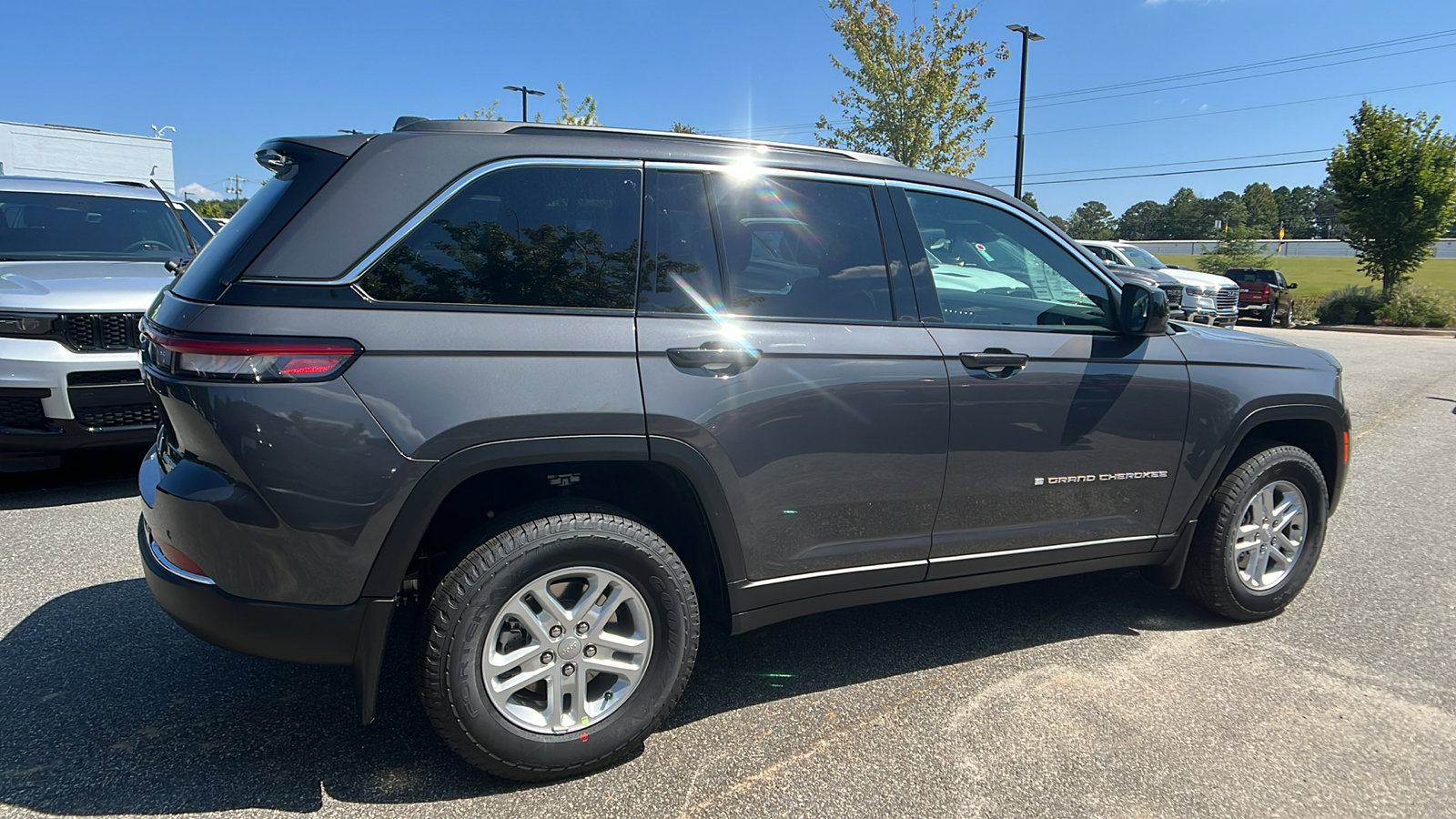 New 2025 Jeep Grand Cherokee Laredo w/ MOPAR Finishing Package image 8