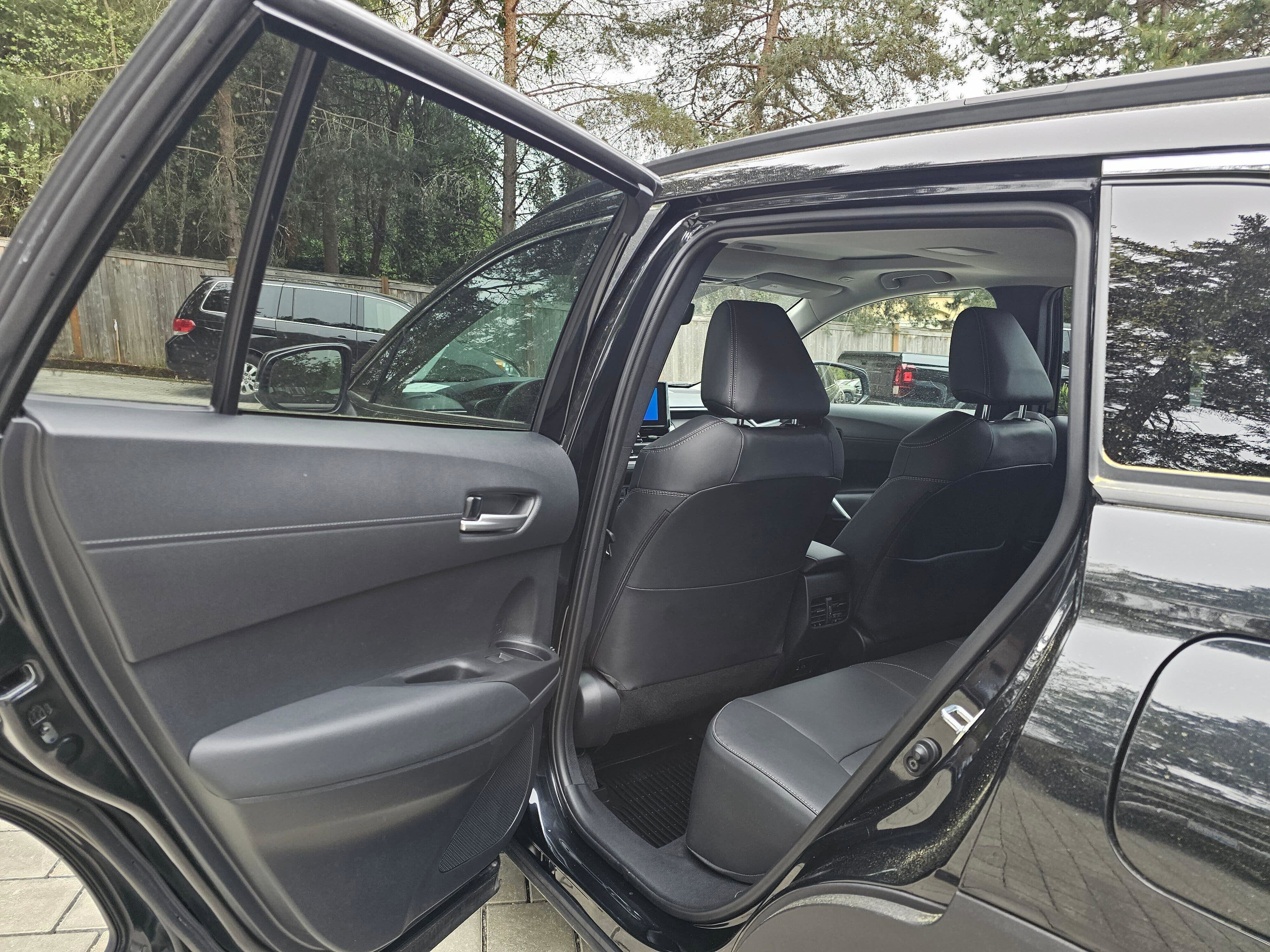 Used 2025 Toyota Corolla Cross XLE w/ Convenience Package image 16