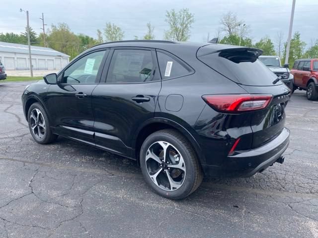 Used 2024 Ford Escape ST-Line Select w/ Tech Pack #2 AWD/4WD image 3