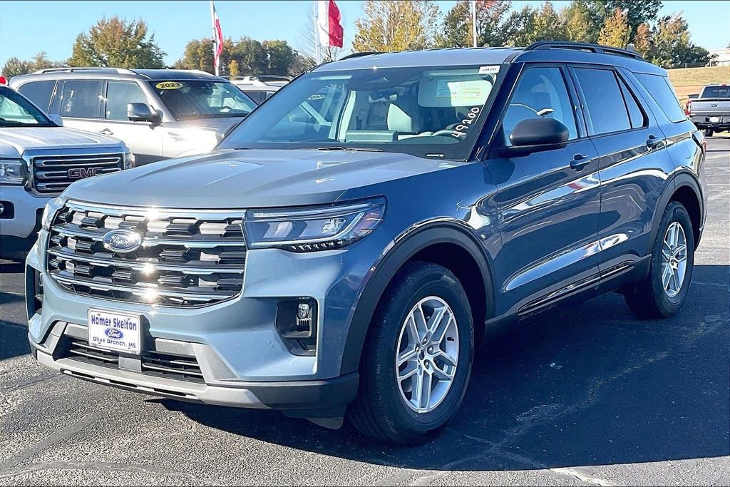 New 2026 Ford Explorer Active w/ Active Comfort Package image 2
