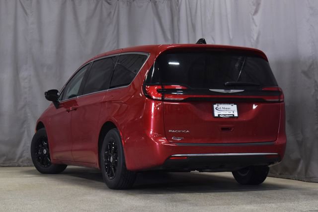 Certified 2024 Chrysler Pacifica Touring-L image 2