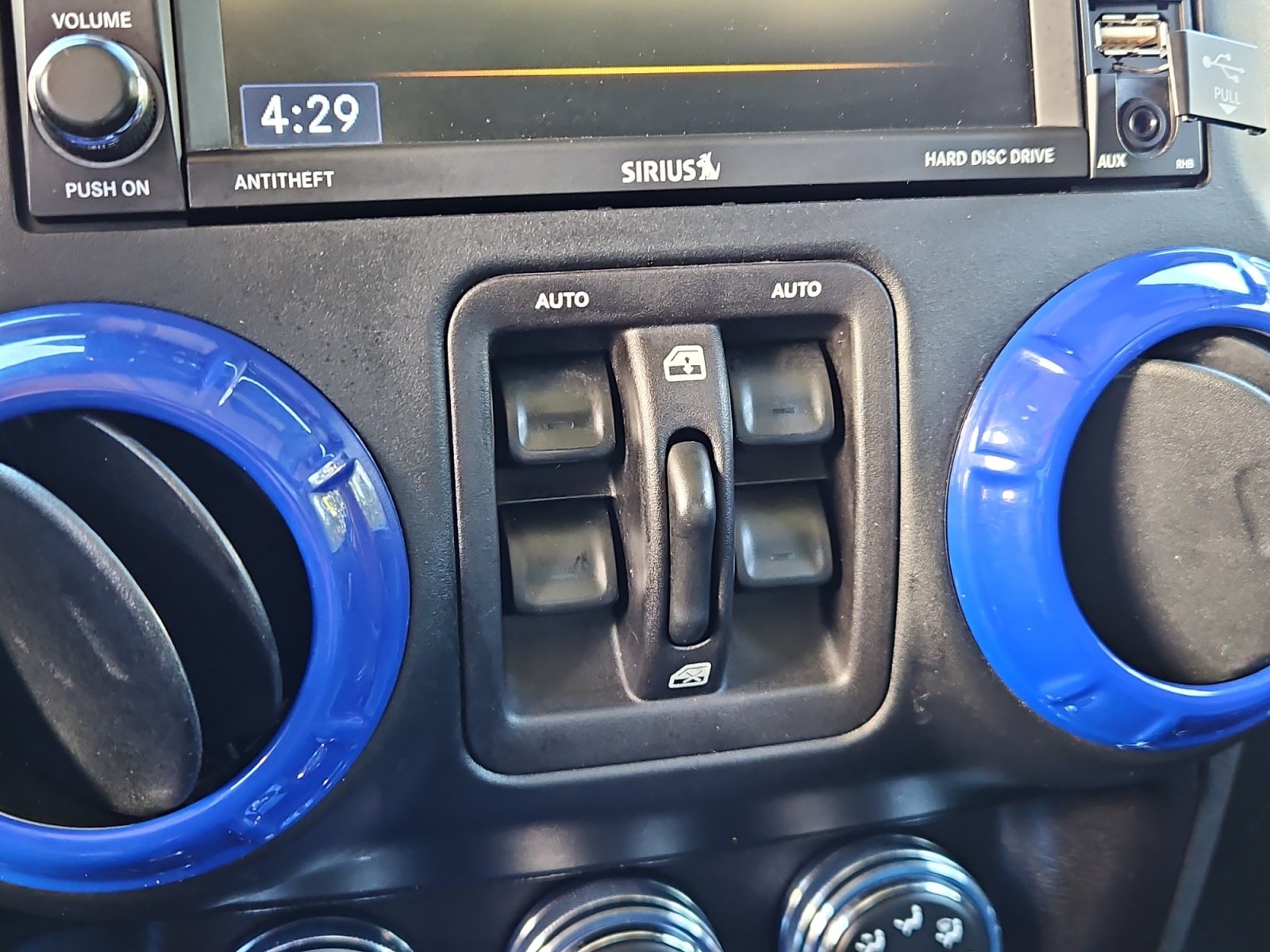 Used 2018 Jeep Wrangler Unlimited Sahara AWD/4WD image 20
