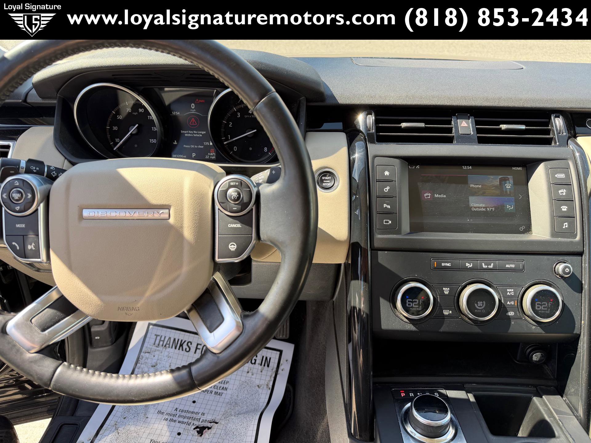 Used 2017 Land Rover Discovery SE image 25