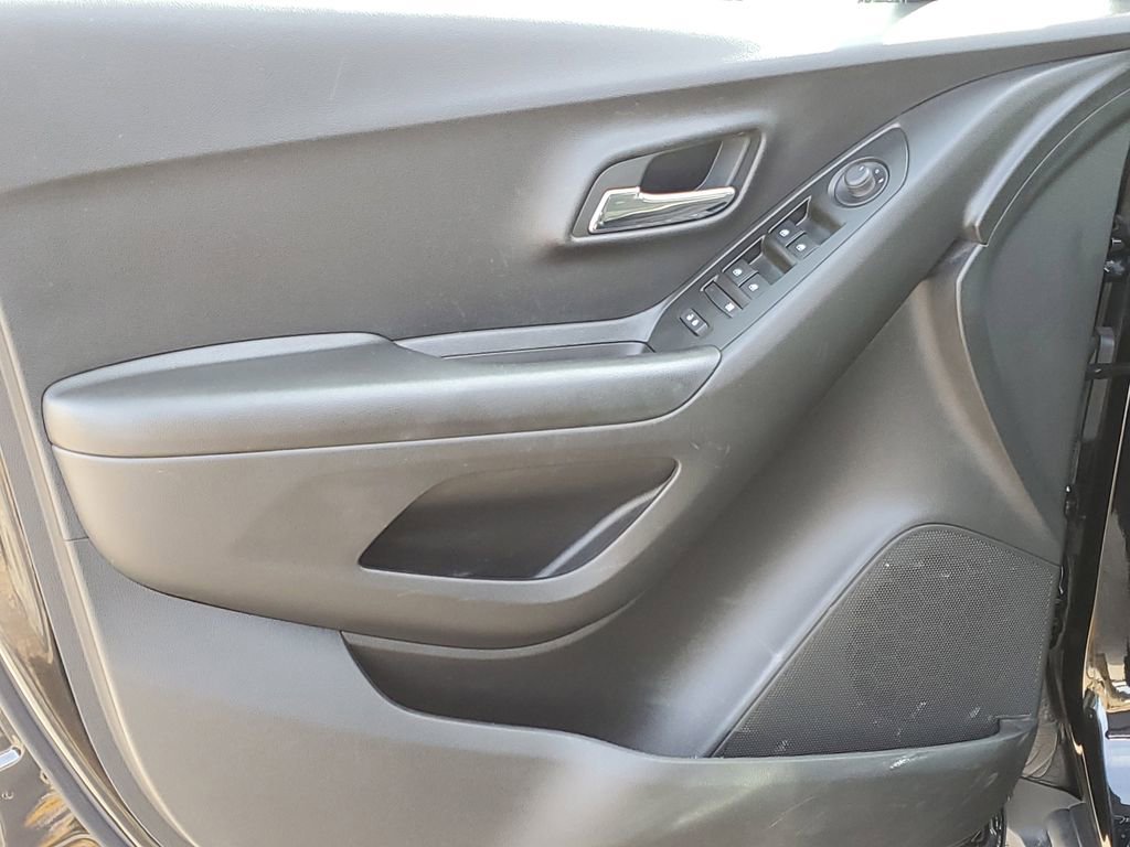 Certified 2022 Chevrolet Trax LT w/ Driver Confidence Package image 25