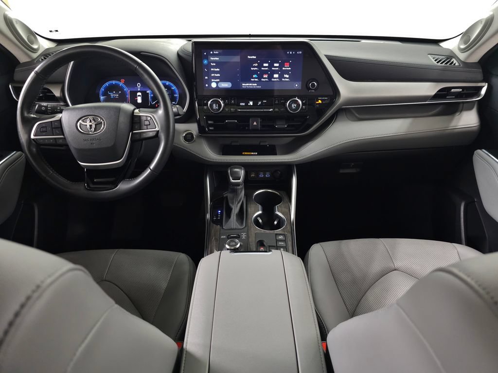Used 2023 Toyota Highlander Limited AWD/4WD image 13