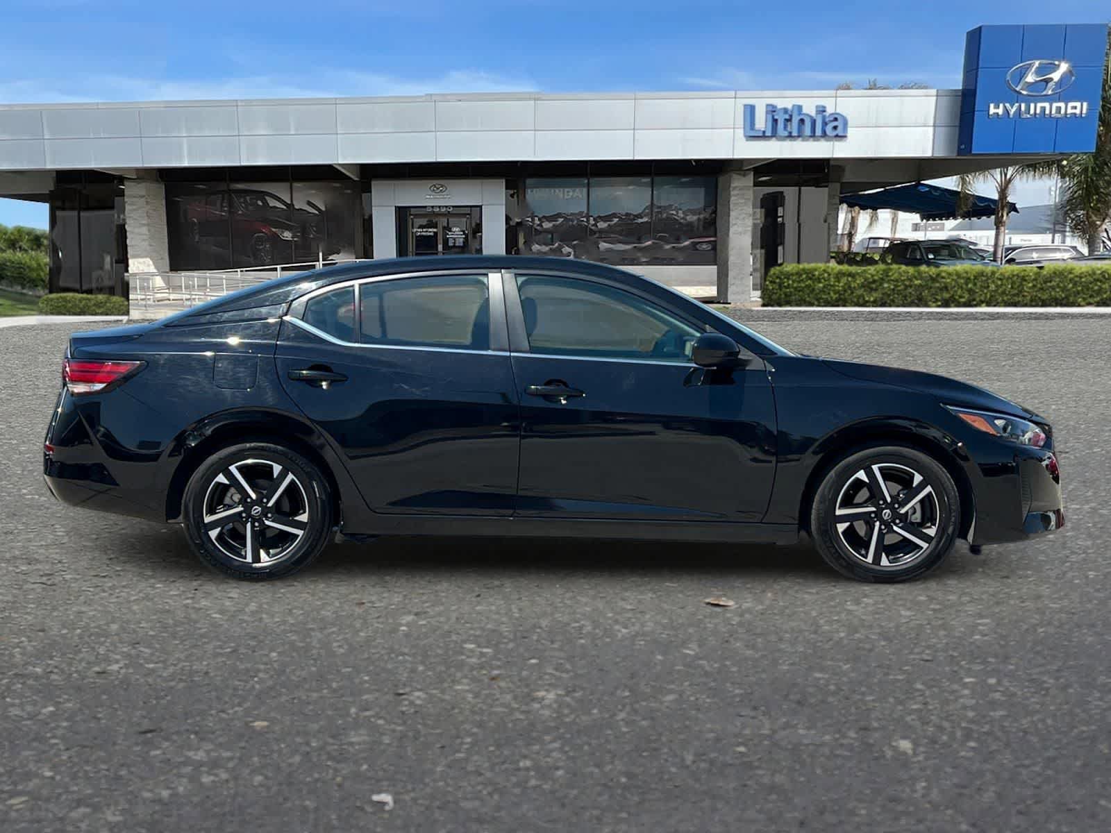 Used 2024 Nissan Sentra SV FWD image 9