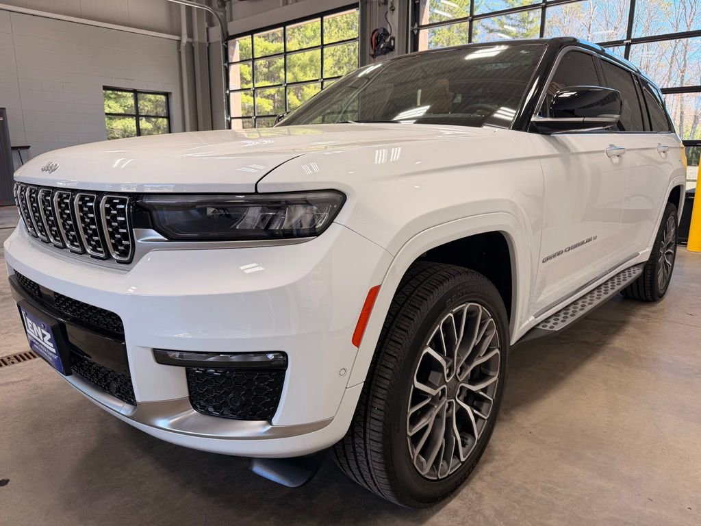 Used 2024 Jeep Grand Cherokee L Summit AWD/4WD image 4