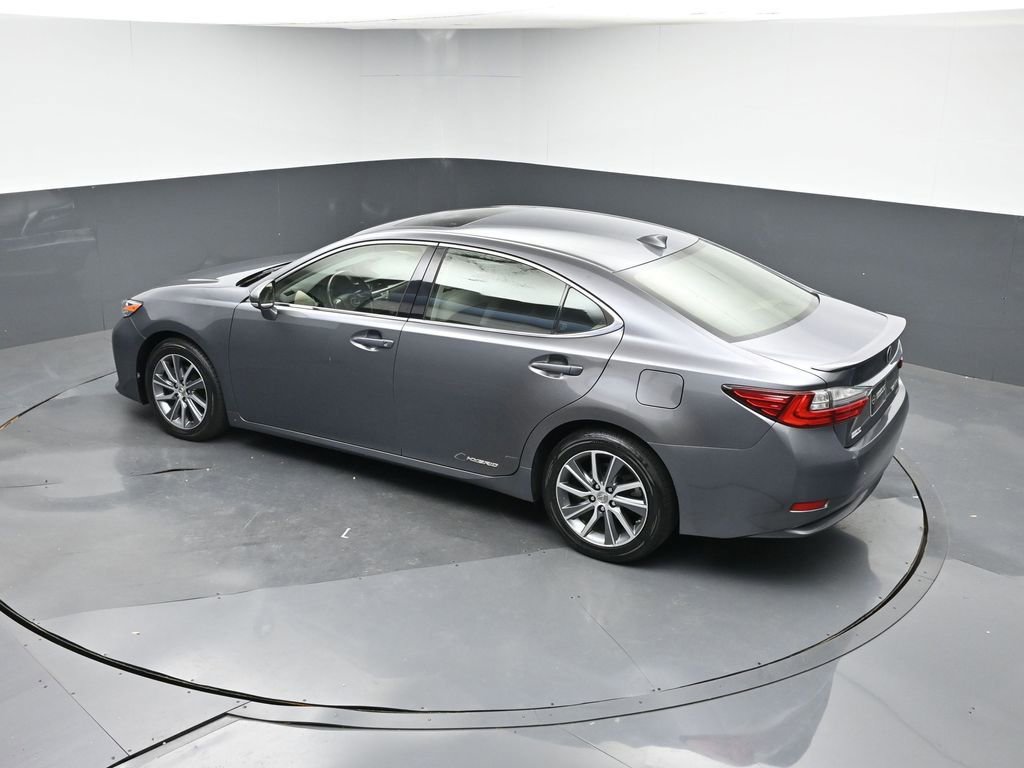 Used 2017 Lexus ES 300h image 34