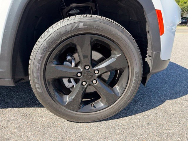 Used 2023 Jeep Grand Cherokee Altitude AWD/4WD image 50