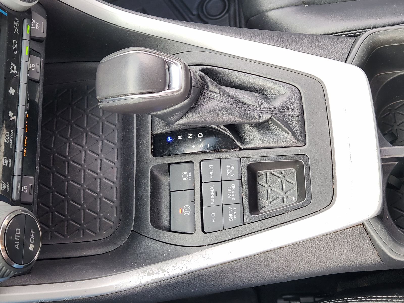 Used 2022 Toyota RAV4 XLE Premium AWD/4WD image 23