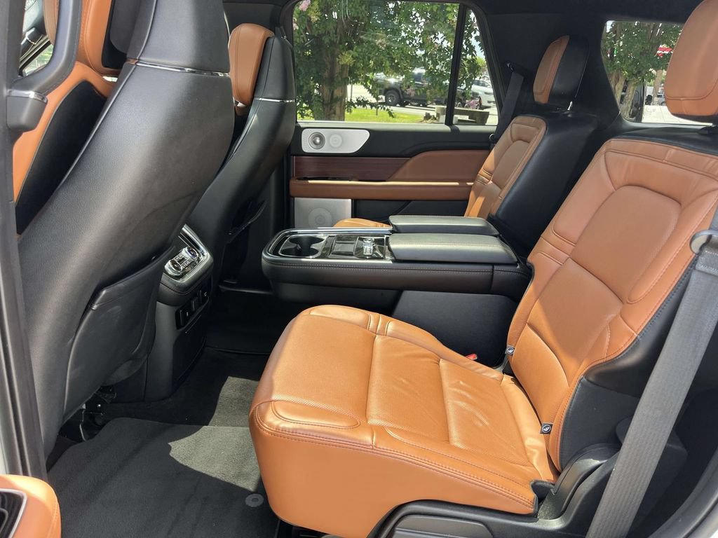Used 2021 Lincoln Navigator Reserve w/ Luxury Package AWD/4WD image 14