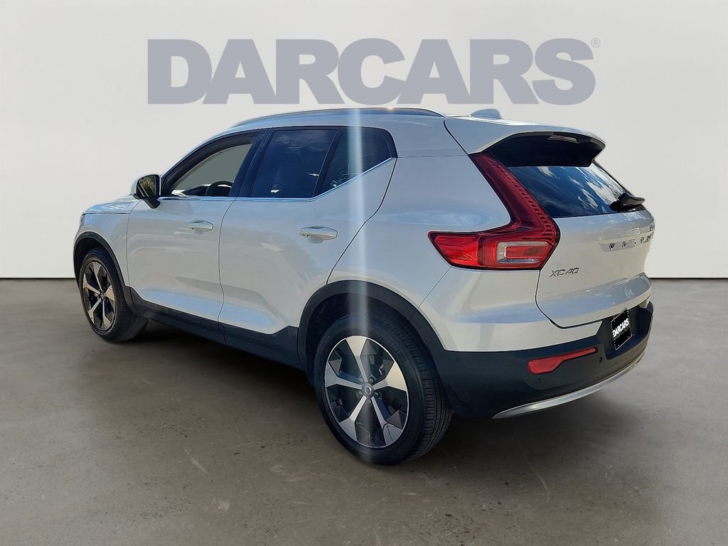 Used 2023 Volvo XC40 B5 Plus w/ Driver Assist Package image 4