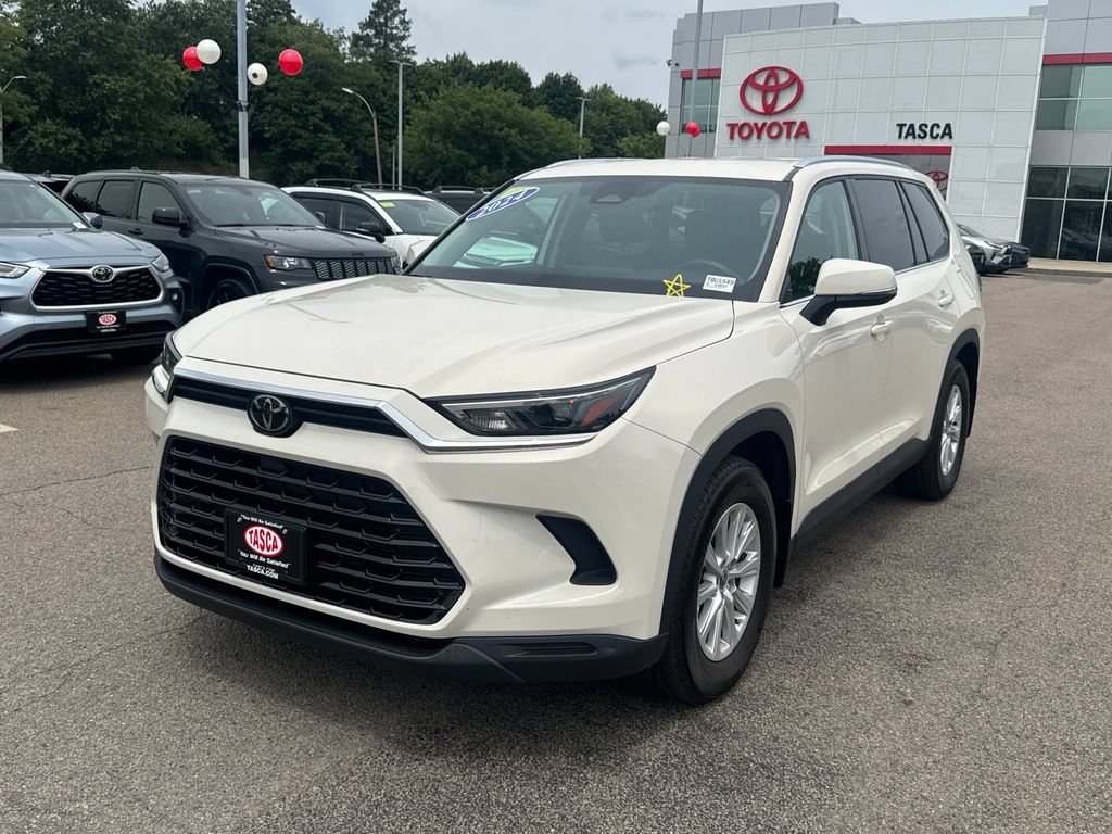 Used 2024 Toyota Grand Highlander AWD image 3