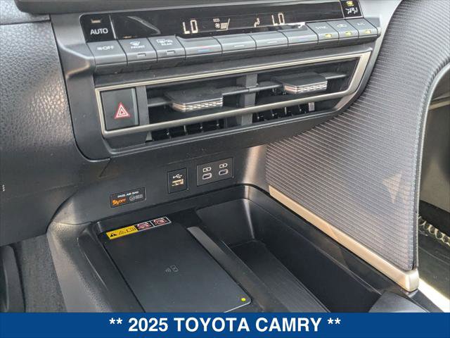 Used 2025 Toyota Camry SE w/ Convenience Package image 17