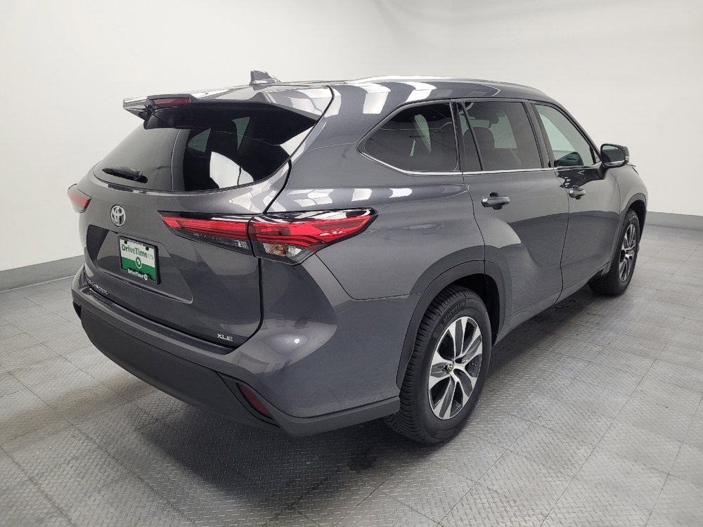 Used 2021 Toyota Highlander XLE FWD image 9