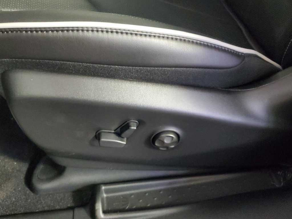New 2027 Chrysler Pacifica Limited FWD image 9
