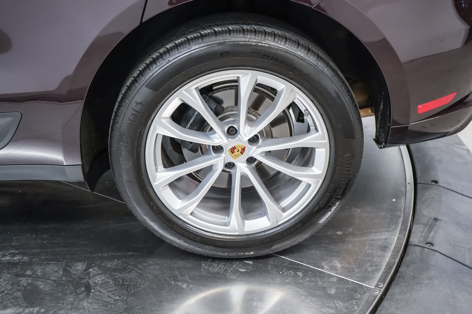 Certified 2024 Porsche Macan AWD/4WD image 13