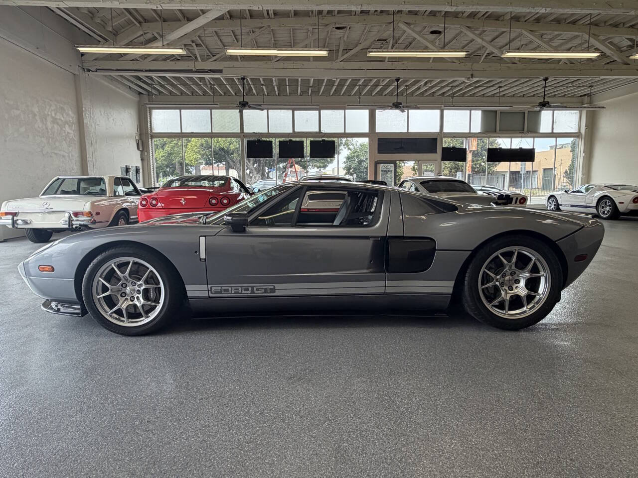 Used 2006 Ford GT RWD image 14