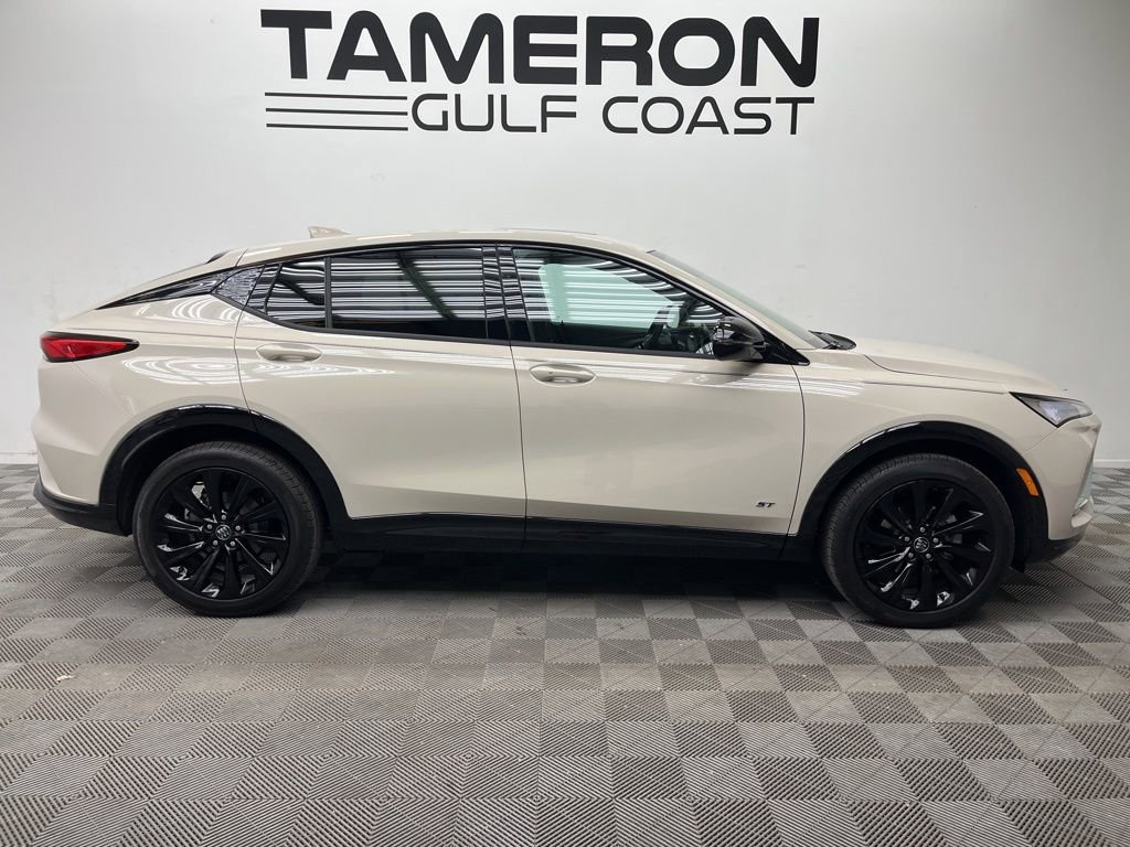 Used 2026 Buick Envista Sport Touring w/ Studio Series FWD image 4