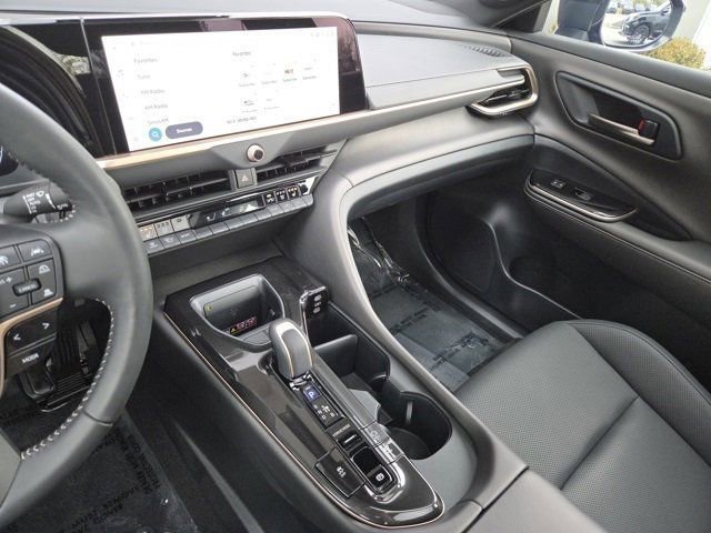 Used 2025 Toyota Crown XLE image 34