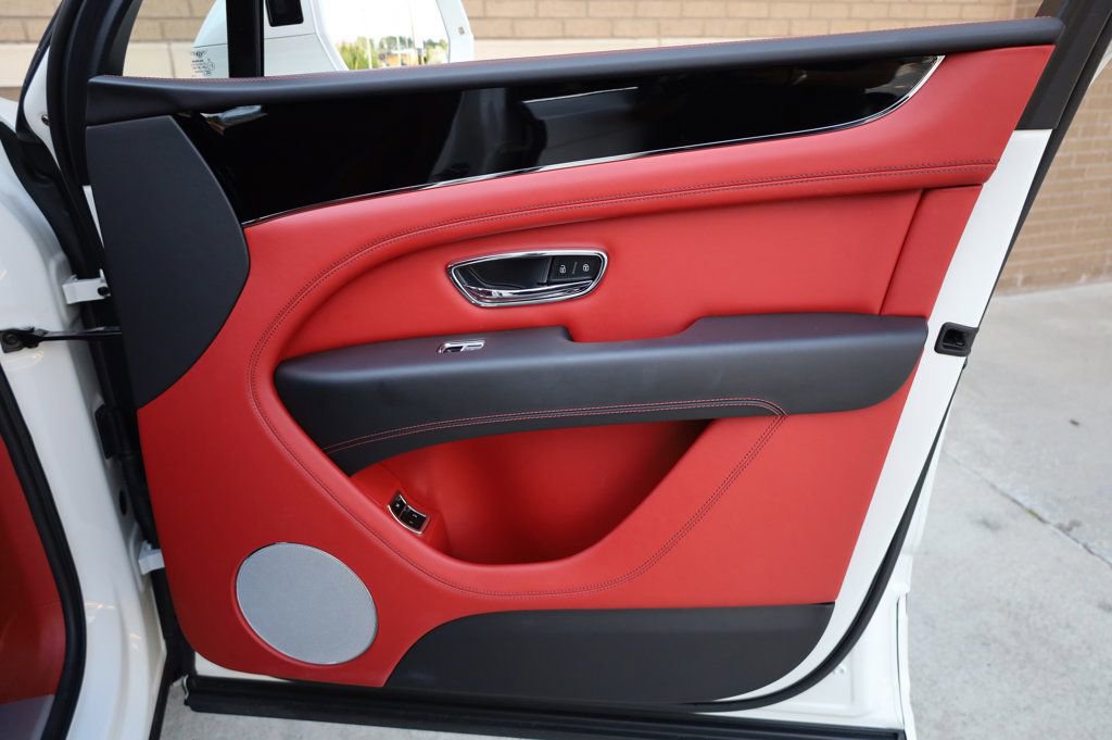 Used 2023 Bentley Bentayga Extended Wheelbase image 33