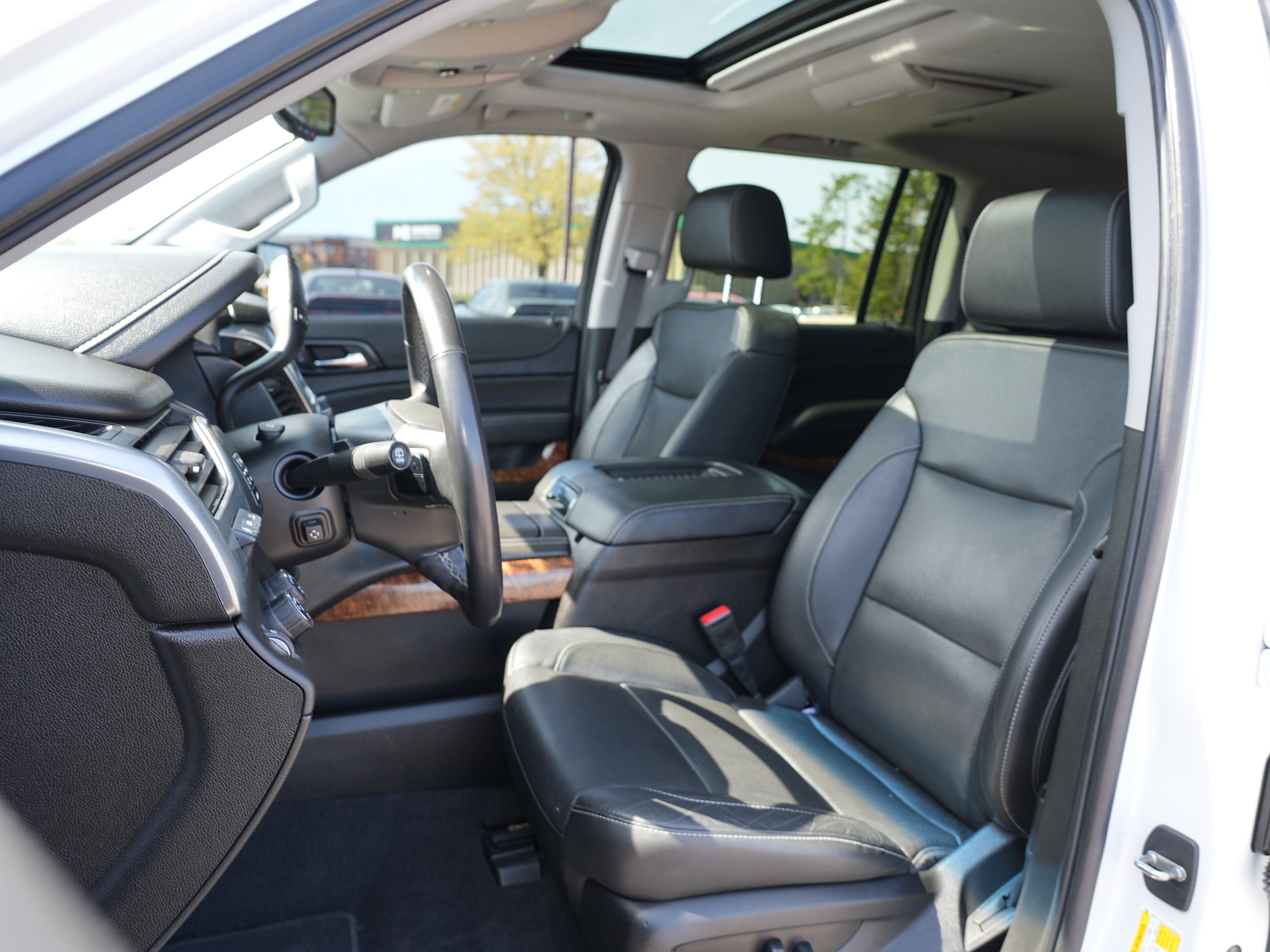 Used 2020 Chevrolet Suburban Premier AWD/4WD image 12