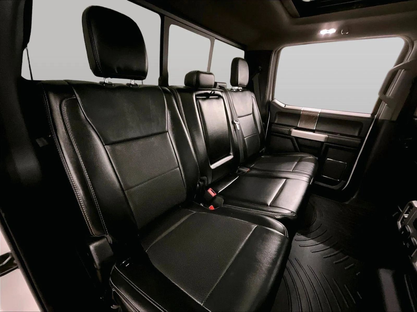 Used 2019 Ford F250 Lariat w/ Lariat Ultimate Package AWD/4WD image 26