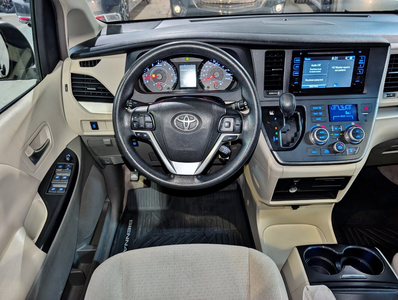 Used 2015 Toyota Sienna LE FWD image 3