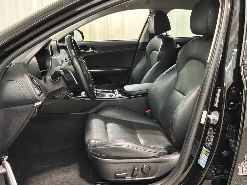 Used 2018 Kia Stinger AWD/4WD image 19