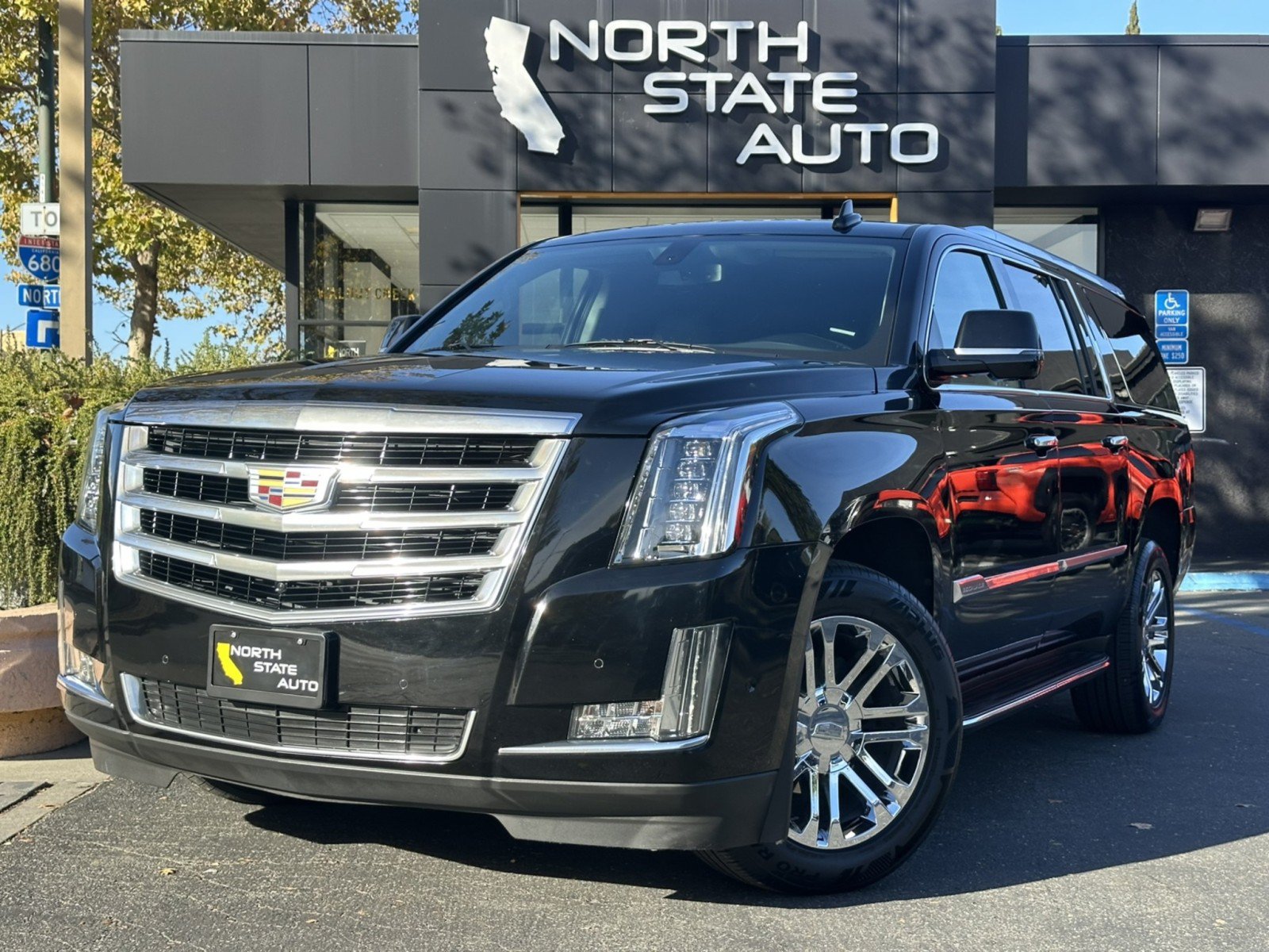 Used 2020 Cadillac Escalade ESV 2WD image 2