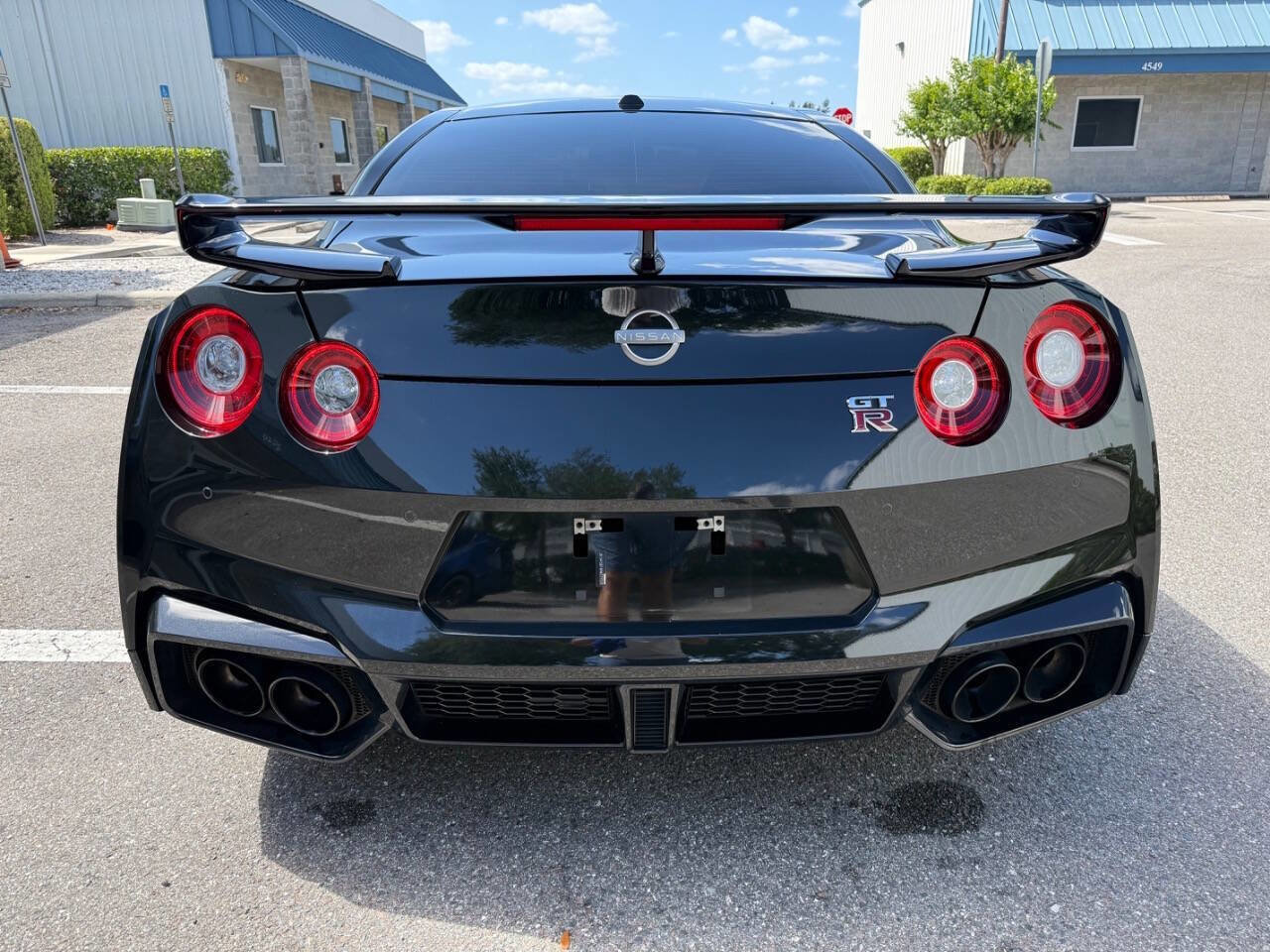 Used 2024 Nissan GT-R Premium w/ Floor Mat Package AWD/4WD image 5