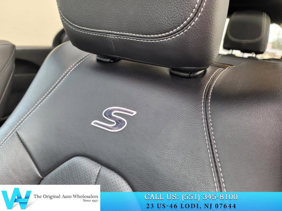 Used 2020 Chrysler Pacifica Touring-L Plus w/ S Appearance Package image 12