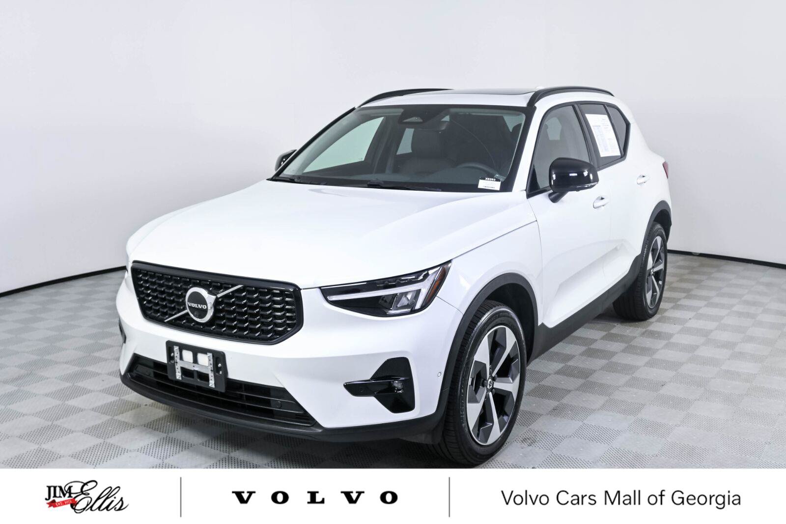 Certified 2023 Volvo XC40 B5 Plus w/ Climate Package AWD/4WD video 1