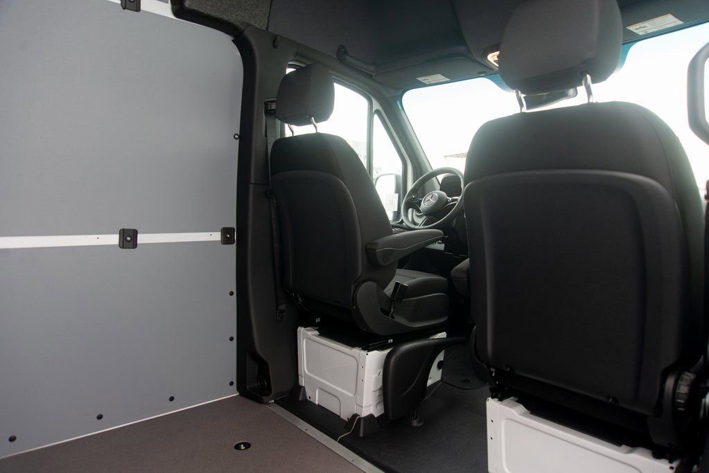 Used 2025 Mercedes-Benz Sprinter 2500 image 40