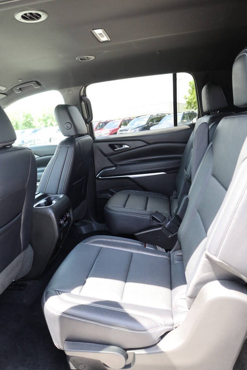 Used 2026 Chevrolet Traverse LT w/ Driver Confidence Package AWD/4WD image 17