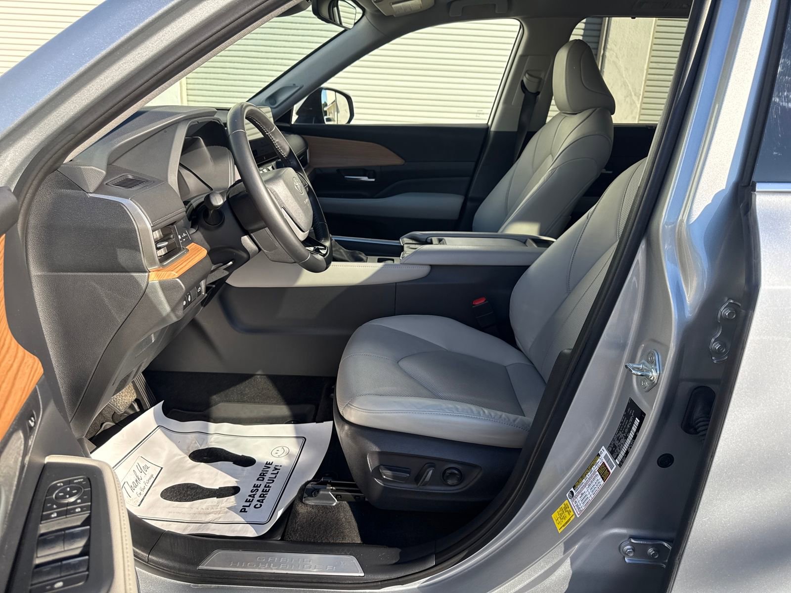 Used 2024 Toyota Grand Highlander Limited image 9
