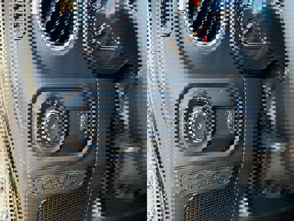 Used 2025 Jeep Wrangler Sahara w/ Safety Group image 14