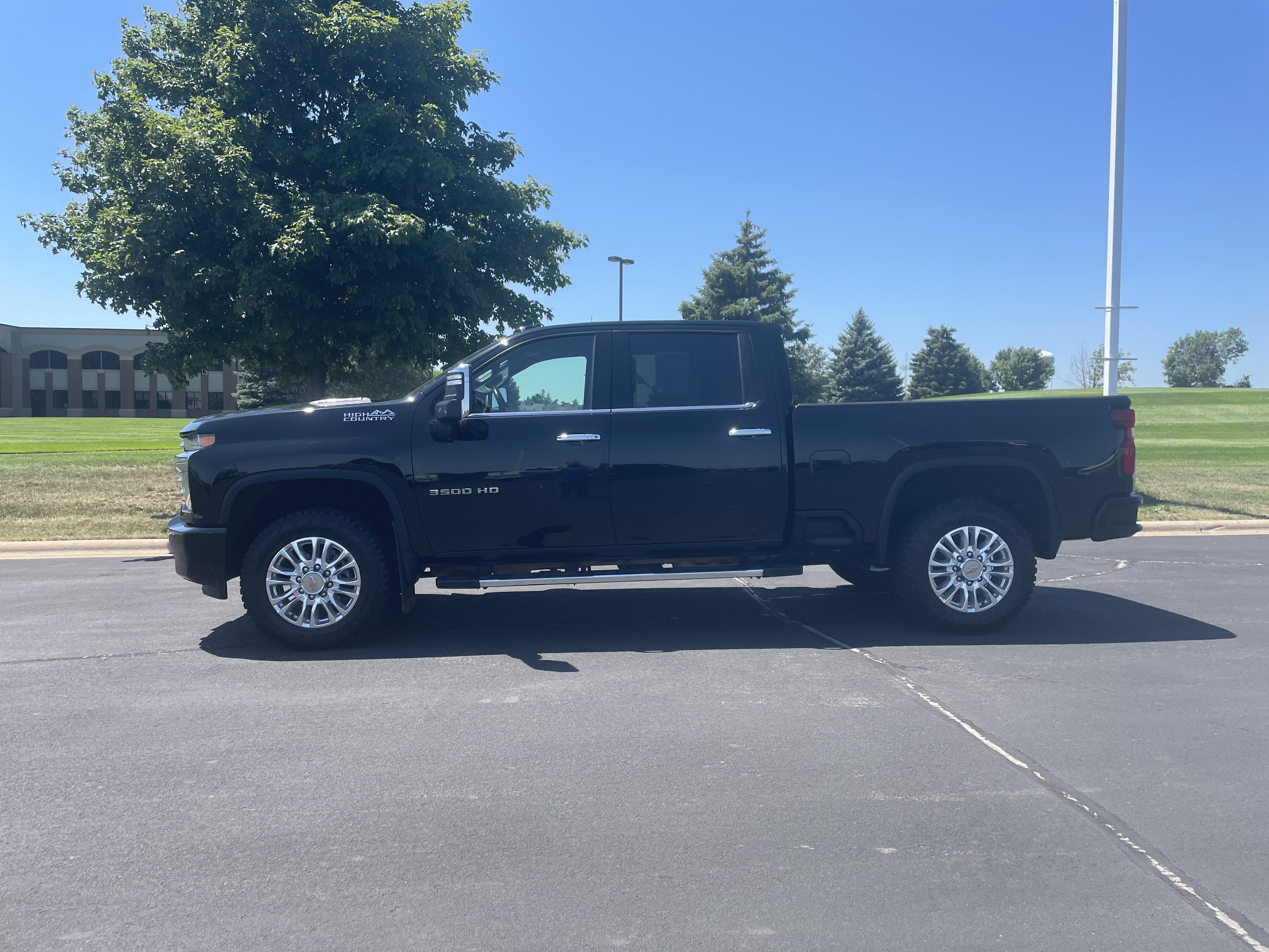 Used 2022 Chevrolet Silverado 3500 High Country w/ Safety Package II AWD/4WD image 2