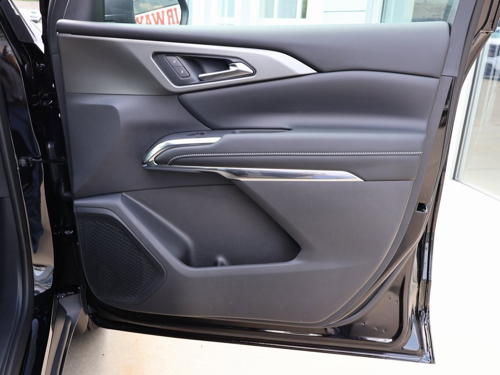 New 2025 Chevrolet Traverse LT w/ Driver Confidence Package image 36