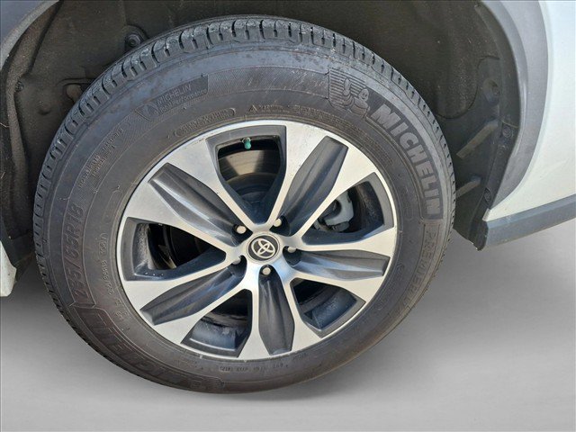 Used 2021 Toyota Highlander XLE FWD image 15