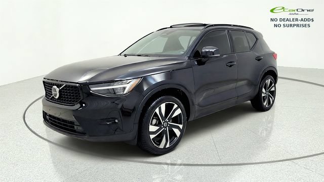 Used 2024 Volvo XC40 B5 Plus w/ Protection Package Premier AWD/4WD image 3