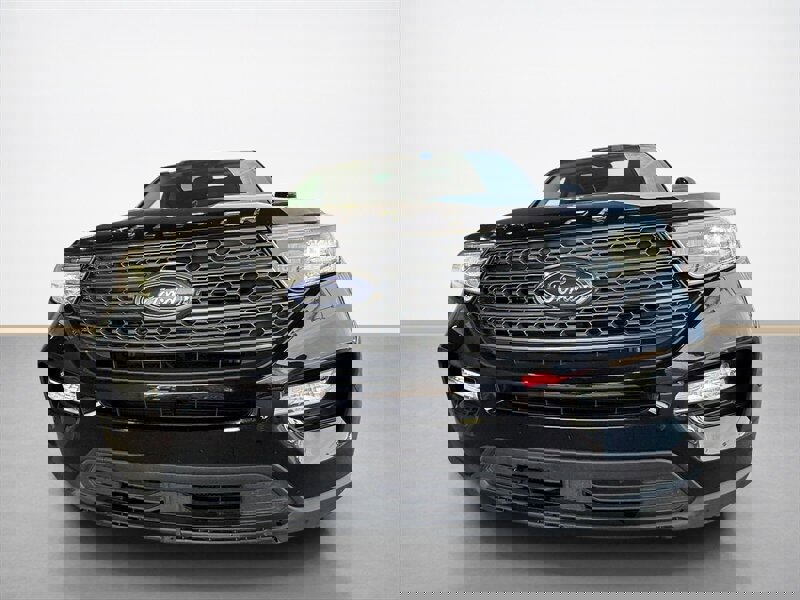 Used 2024 Ford Explorer XLT w/ Equipment Group 202A image 9