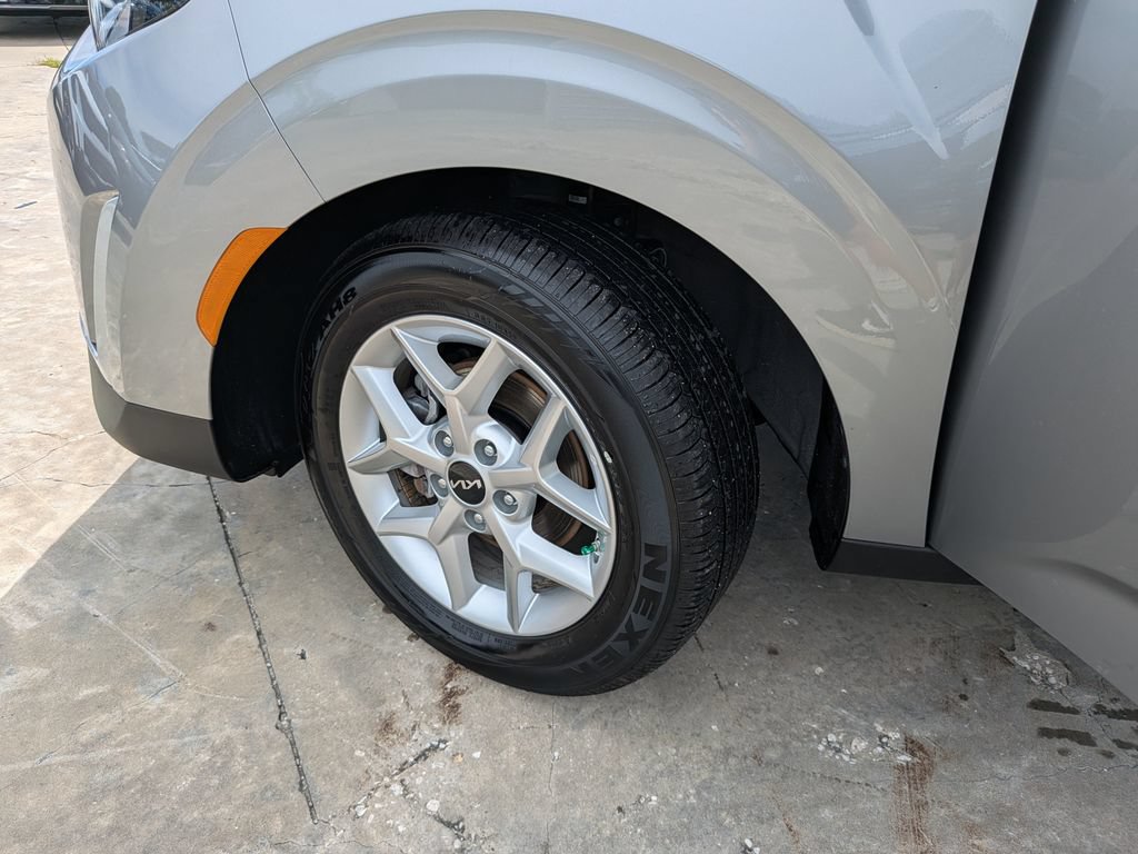 Certified 2025 Kia Soul LX w/ LX Technology Package FWD image 35