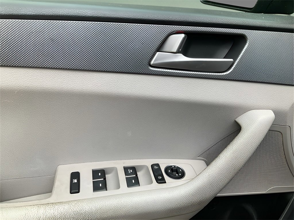 Used 2017 Hyundai Sonata SE w/ Cargo Package image 17