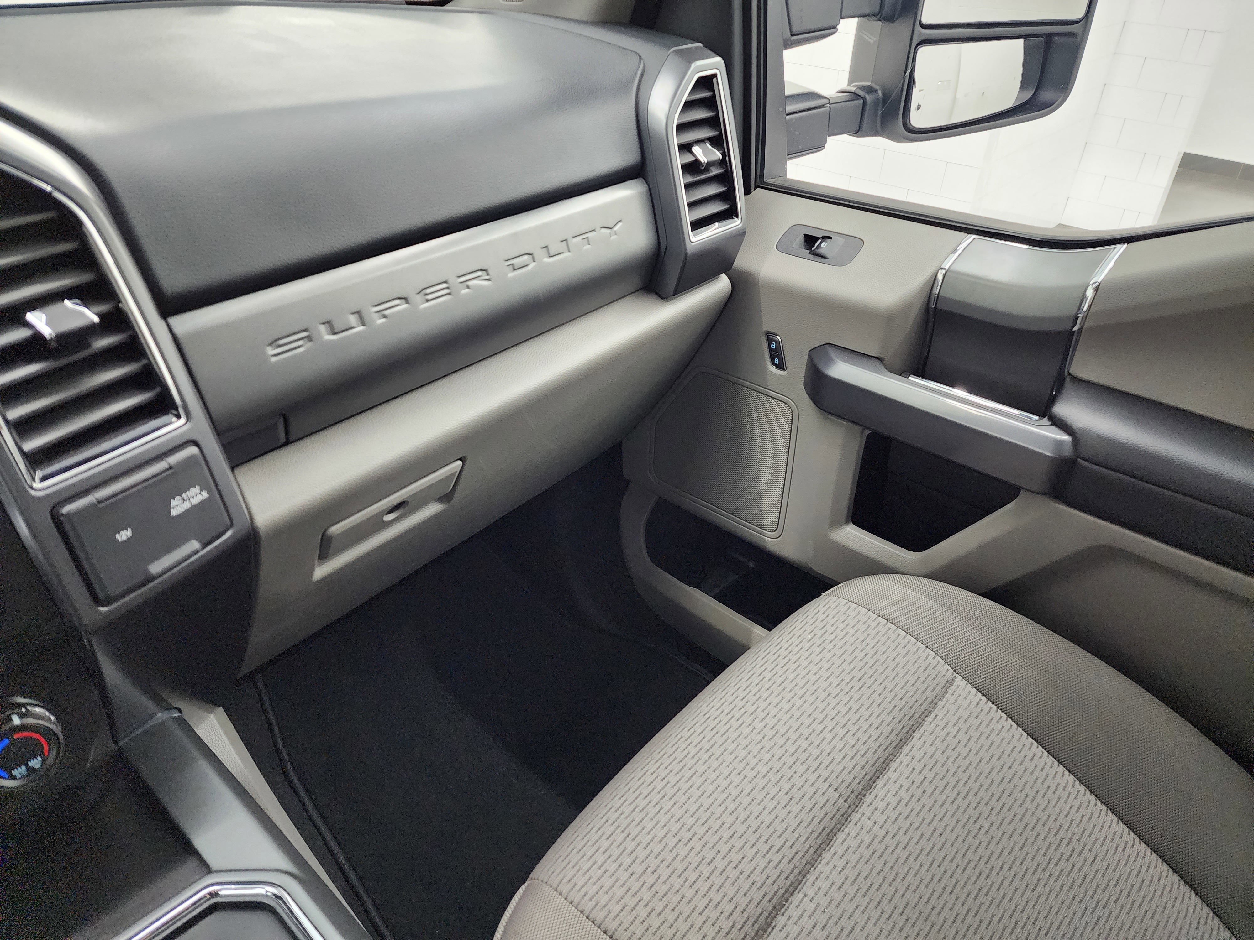 Used 2022 Ford F350 XLT w/ Black Appearance Package image 12