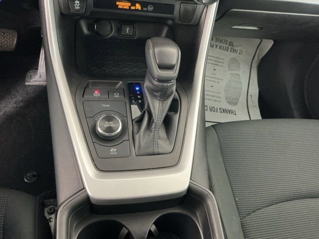 Used 2021 Toyota RAV4 LE image 19